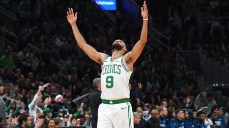 Clutch D-White: Celtics star saves his best ball for final frame