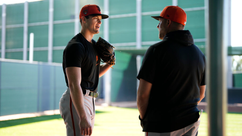 Giants add two pitchers to 40-man, protect them from Rule 5 Draft