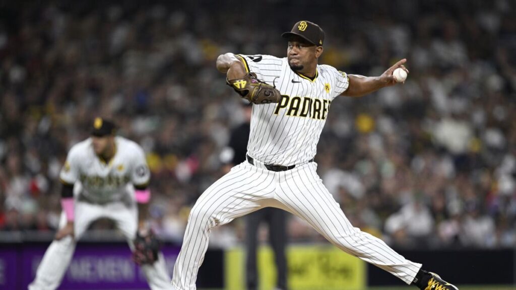 Wandy Peralta exercises option with Padres; Ha-Seong Kim declines