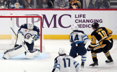 Jets Limit Penguins Offence For Decisive 4-1 Victory