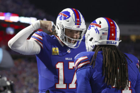 Josh Allen’s big TD run lifts the Bills, hands Chiefs their 1st loss of the season