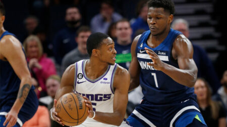 Edwards fined K for flipping off fan during Kings vs. T-wolves