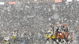 Thursday Night Football: Browns overcome the snow, Steelers to win 24-19