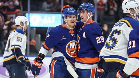 Islanders drop Blues, 3-1, to end three-game skid