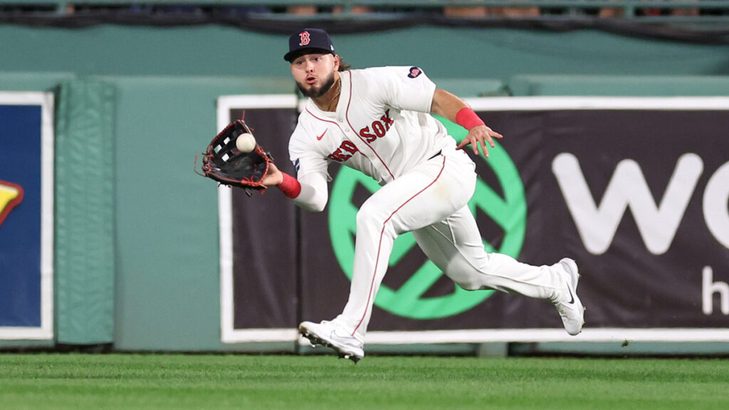 Wilyer Abreu joins impressive Red Sox company with first Gold Glove