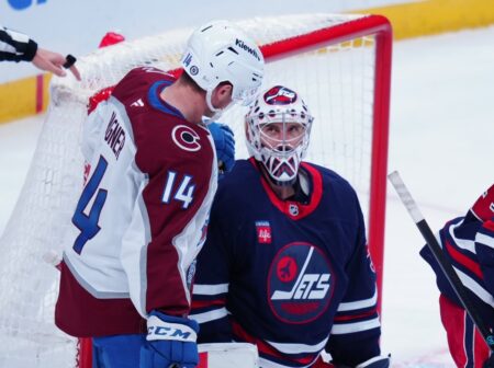 Hellebuyck, Jets Earn Second-Straight Shutout, Hold Off Avalanche for 13th Win