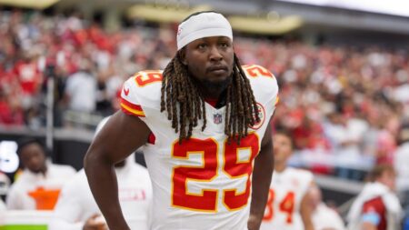 Kareem Hunt returns to full participation at practice