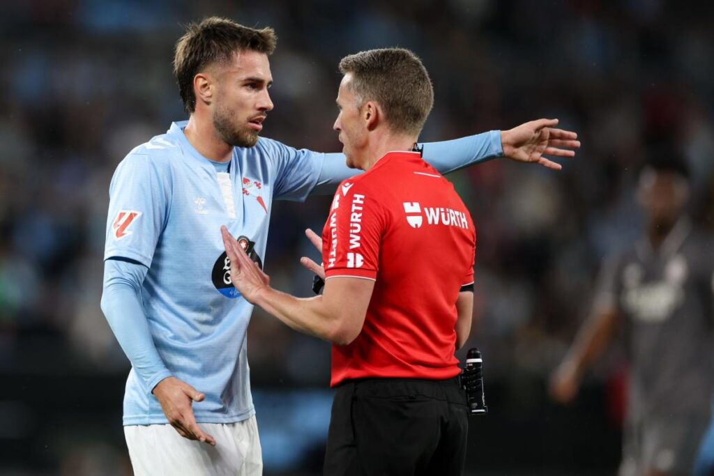 Image proof: Celta Vigo defender escaped clear red card offence against Barcelona