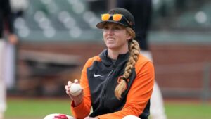 Alyssa Nakken, first full-time female coach in MLB history, leaving Giants to join Guardians