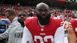 49ers DT Collins surprises Bay Area families with money for holidays