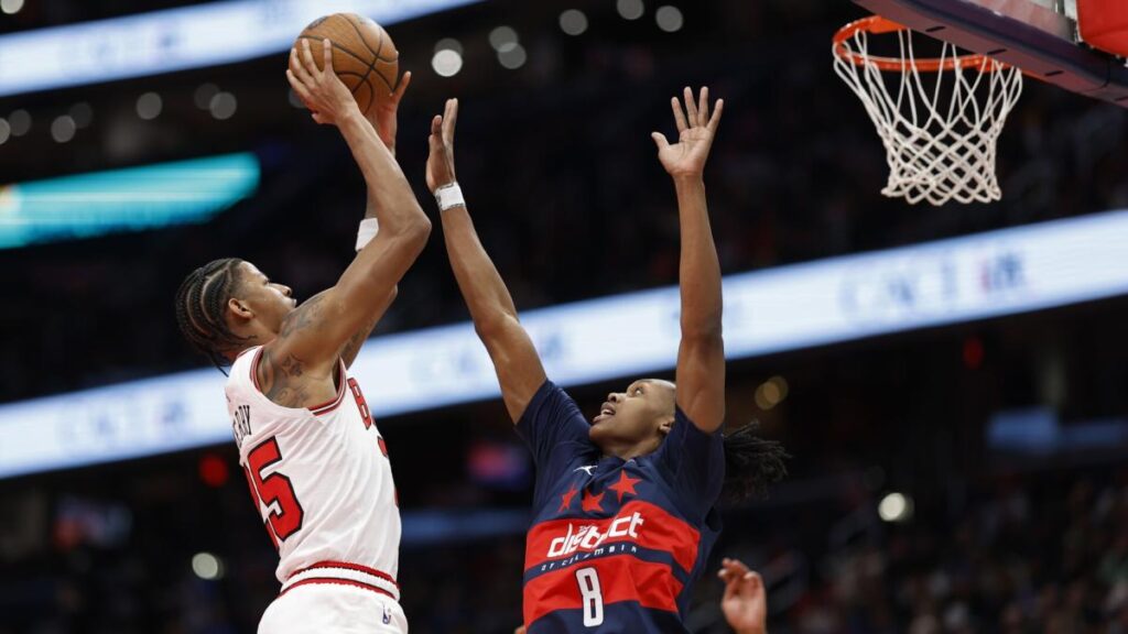 Vucevic, White lead Bulls to 127-108 win over Wizards, losers of 12 straight