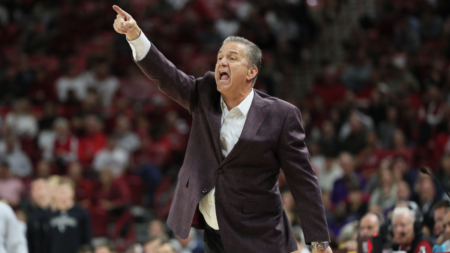 Burgundy-clad John Calipari coaches Arkansas to season-opening win over Lipscomb as Razorbacks begin new era