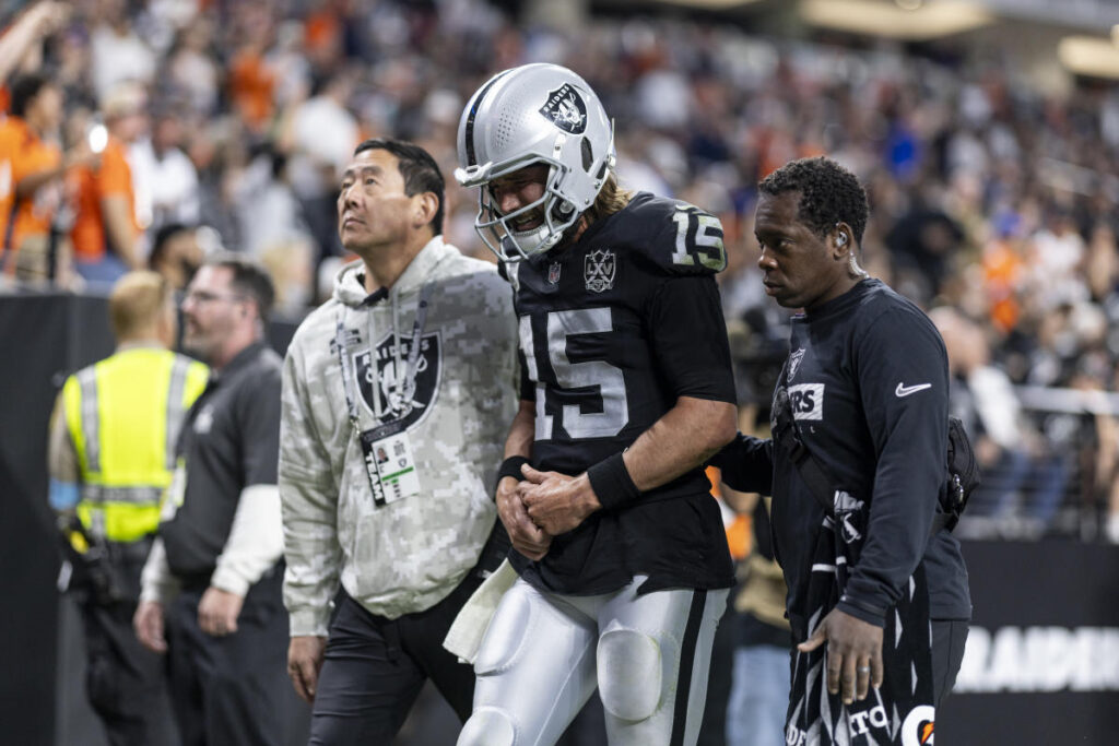 Raiders QB Gardner Minshew reportedly suffers season-ending broken collarbone