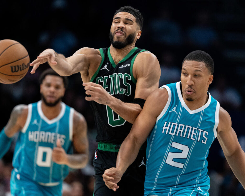 Hornets’ Grant Williams ejected after tackling former teammate Jayson Tatum in Celtics’ 124–109 win