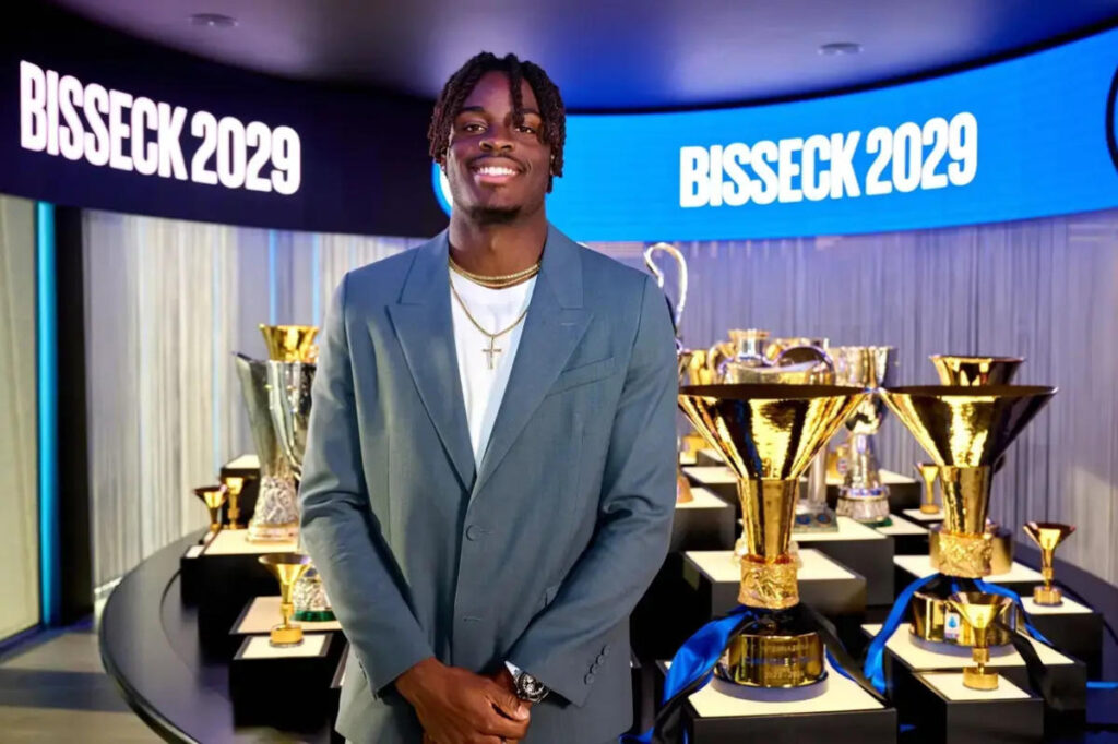 Official: Bisseck signs new Inter contract until 2029