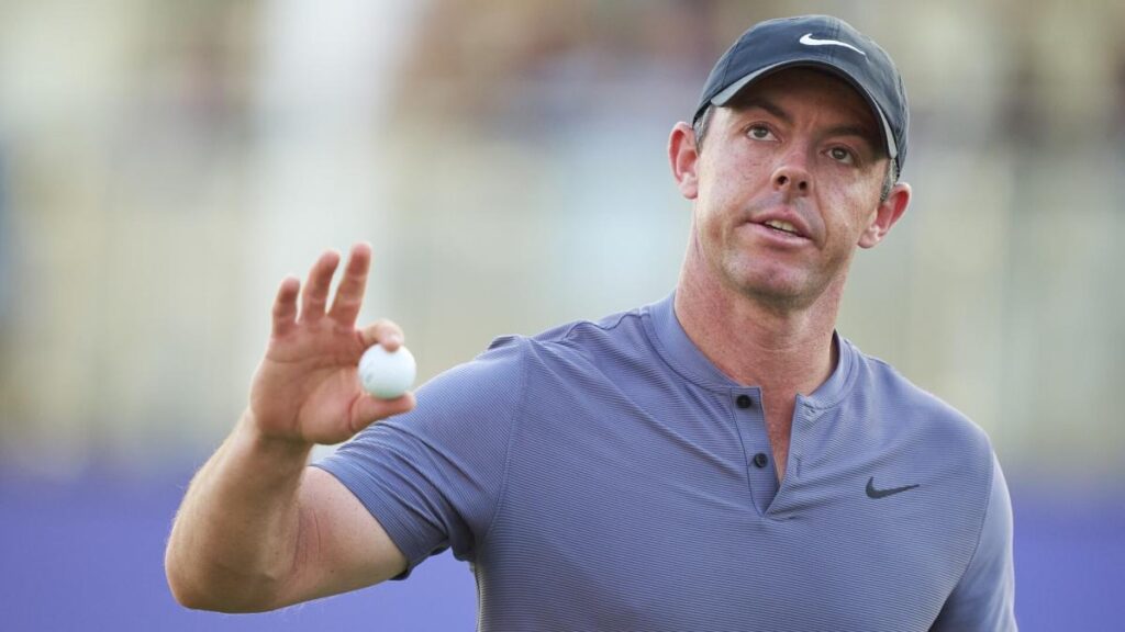 Rory McIlroy closing in on Race to Dubai title, one off DP World Tour Championship lead