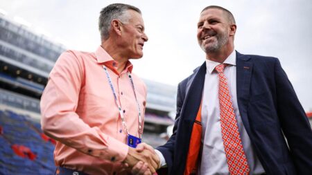 Florida gives Billy Napier vote of confidence, putting embattled Gators coach on track to return in 2025