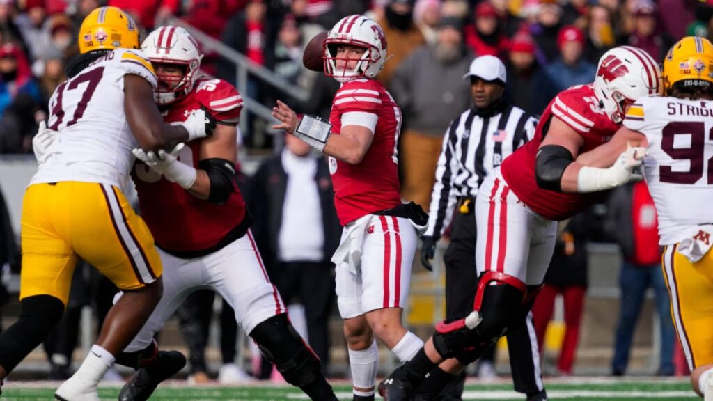 Wisconsin vs. Minnesota score: Live game updates, college football scores, NCAA top 25 highlights