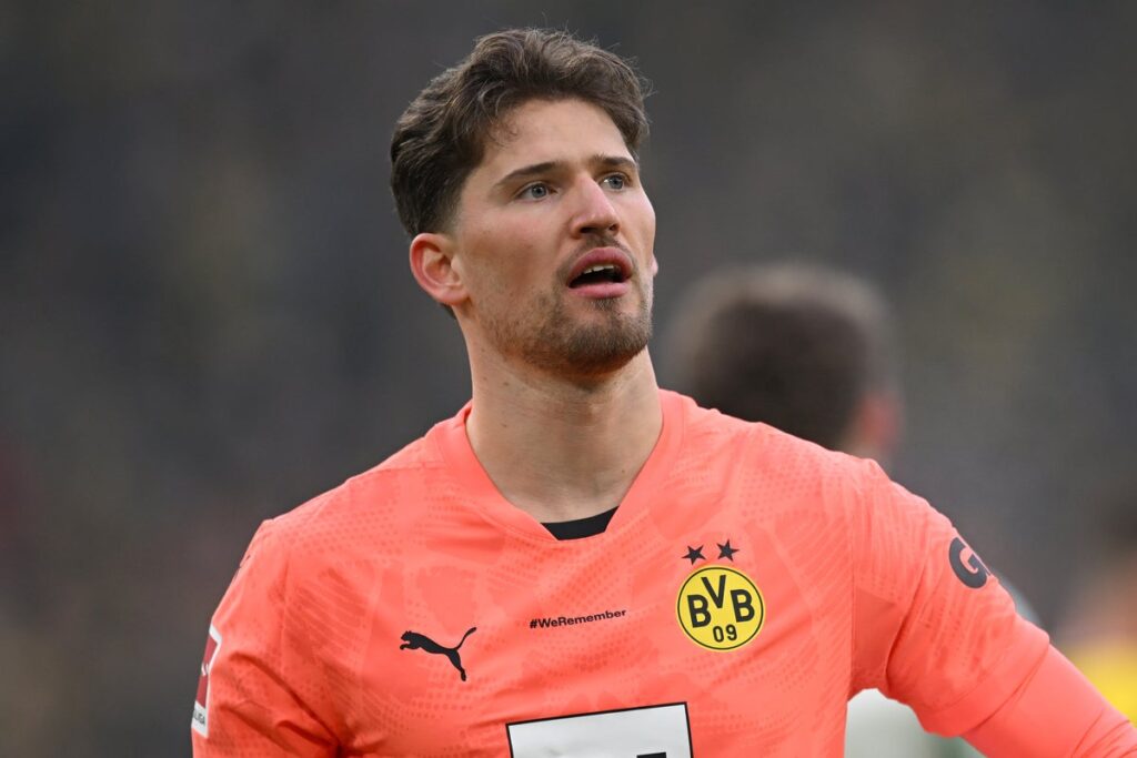 Chelsea to battle Manchester United in race for Dortmund goalkeeper Gregor Kobel