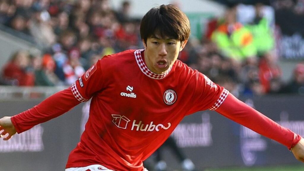 Hirakawa makes permanent Bristol City switch