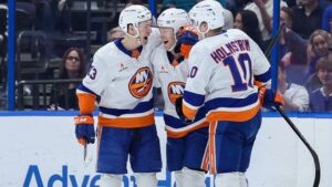 Islanders pull out seventh straight win in 3-2 OT thriller against Lightning