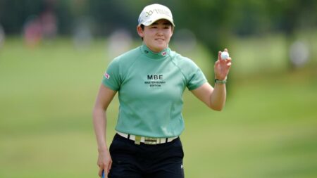 Sponsor invite Akie Iwai ties tournament record, leads Honda LPGA Thailand