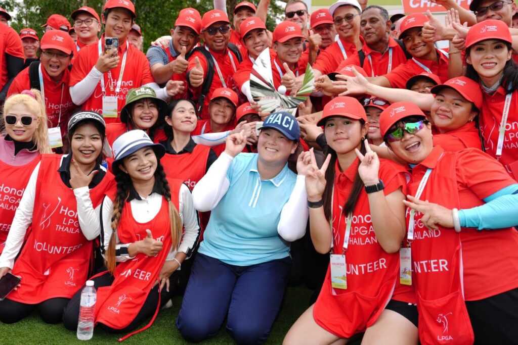 Angel Yin wins Honda LPGA Thailand in record fashion with last-minute local caddie