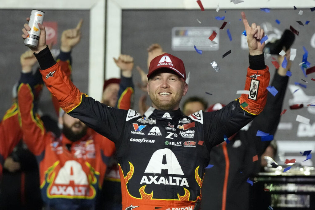 William Bryon survives late wrecks to win 2nd straight Daytona 500