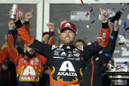 William Bryon survives late wrecks to win 2nd straight Daytona 500