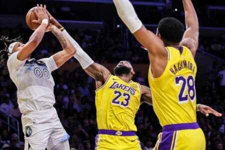 LeBron’s big game helps Lakers fend off collapse in fourth straight win