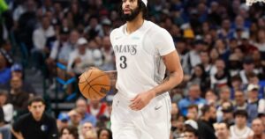 Anthony Davis Out for Mavs vs. Kings with Adductor Injury After Lakers Trade