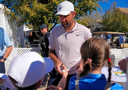 Justin Thomas, Scottie Scheffler embrace the atmosphere at the high-energy WM Phoenix Open