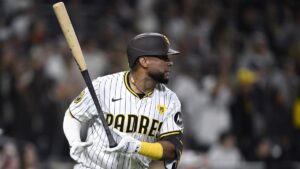 Elias Diaz guaranteed .5 million as part of his 1-year contract to remain with Padres