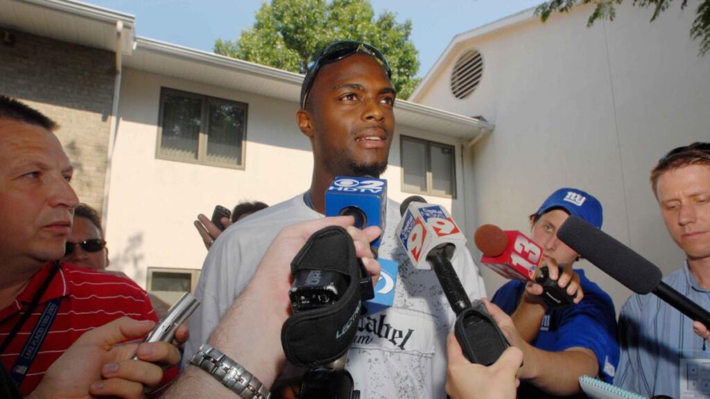 Plaxico Burress’s Super Bowl ring sells for 0,600