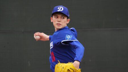 Roki Sasaki flashes big fastball, wicked splitter and a few nerves in first bullpen with the Dodgers