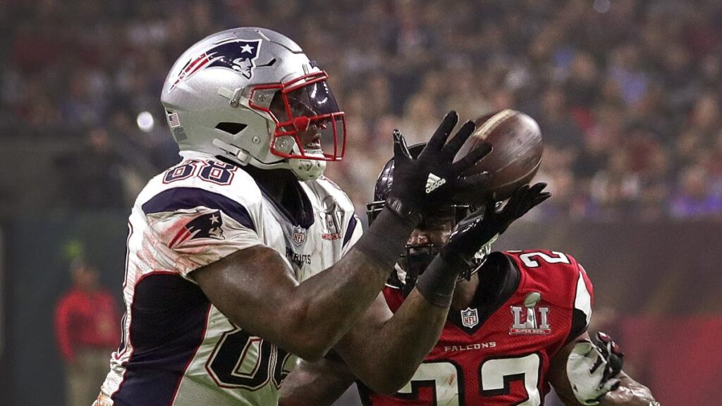 Martellus Bennett’s Super Bowl LI ring goes for more than ,000 at auction