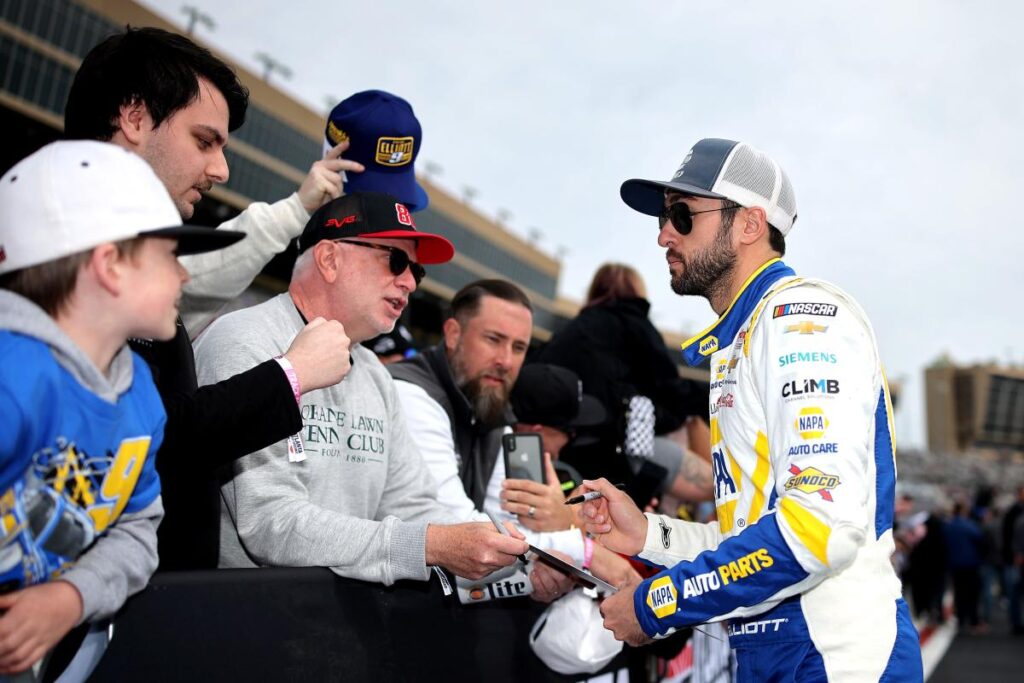 Former champions Chase Elliott, Brad Keselowski crash in NASCAR Atlanta race