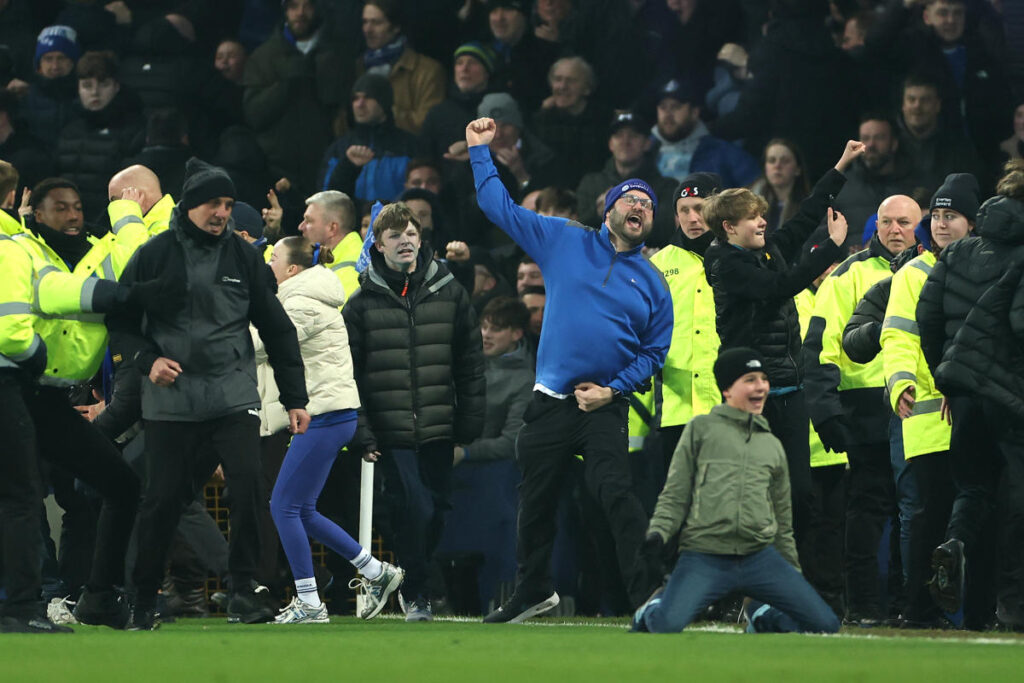 🎥 The absolute limbs in the Gwladys Street end when Tarkowski scored 💙