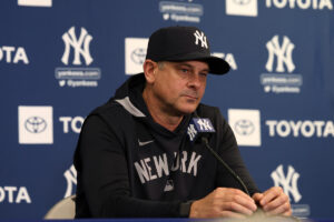 Yankees manager Aaron Boone opens spring training with some shade for the Dodgers