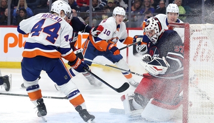 Islanders fall to streaking, top-seeded Jets in 4-3 loss