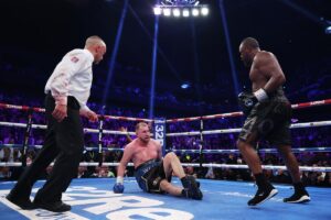 Stubborn Derek Chisora bullies Otto Wallin for signature win in British farewell