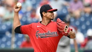 Yankees signing former Mets RHP Carlos Carrasco to minor league deal