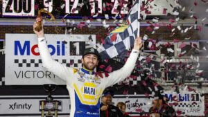 Chase Elliott adds to Bowman Gray with NASCAR Clash victory