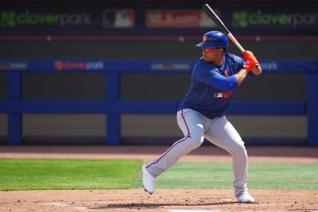 Juan Soto hits homer to deep centerfield in 1st spring training at-bat with Mets