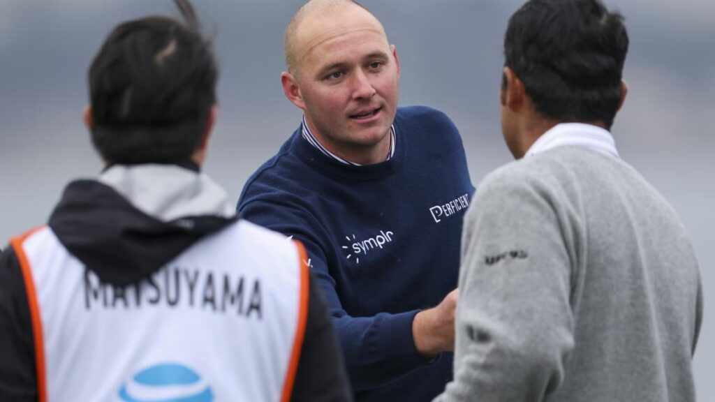 Sepp Straka leads as Rory McIlroy eagles and Scottie Scheffler hits the beach at Pebble