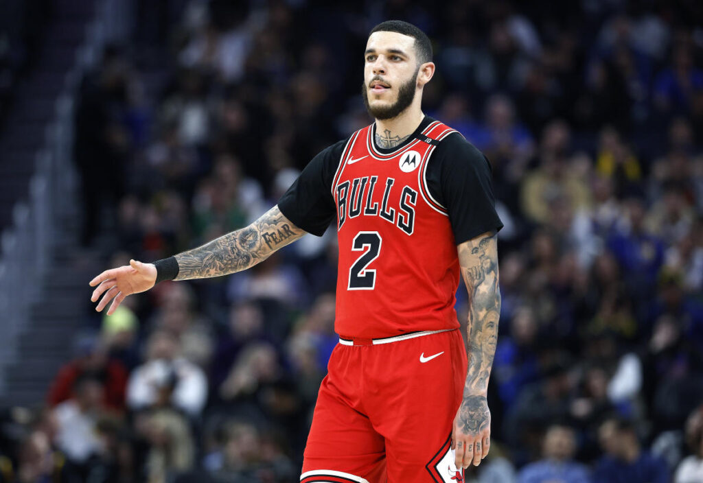 Lonzo Ball reaches 2-year,  million extension with Bulls amid trade talks