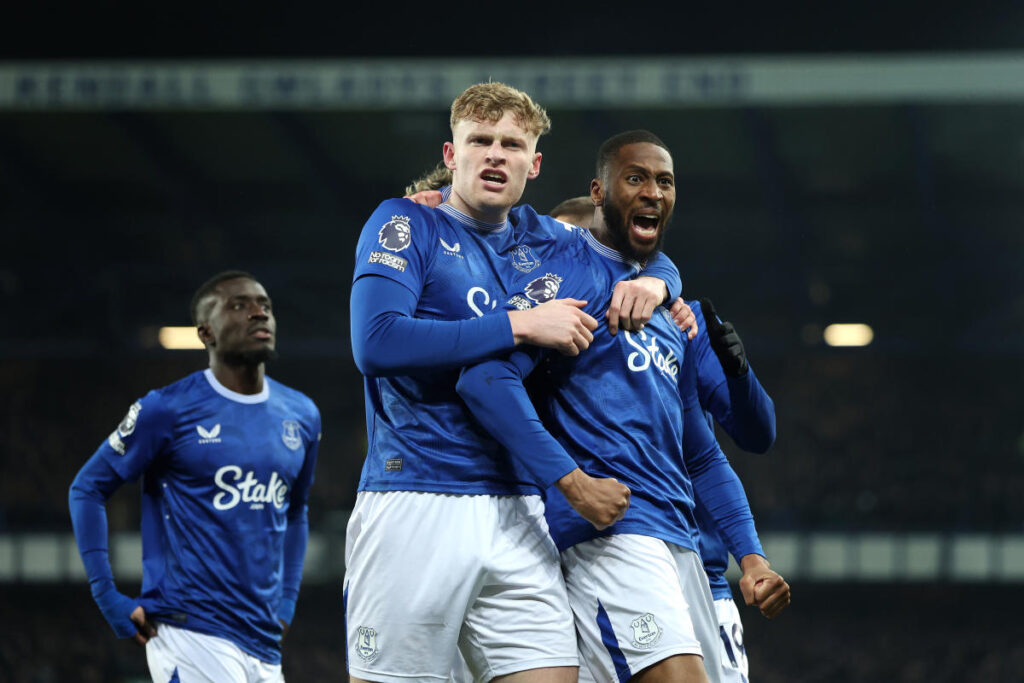 🚨 Moyes cools transfer talk around Everton star amid PSR questions