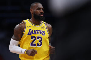 LeBron James reportedly plans to stay with Lakers past NBA trade deadline after Anthony Davis-Luka Dončić trade