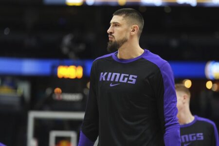 Lakers sign veteran center Alex Len to bolster frontcourt