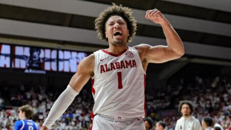 Alabama starts slow vs. Kentucky, but Mark Sears sparks No. 4 Crimson Tide to regular-season sweep of Wildcats